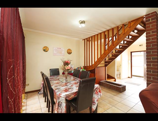 3 BEDROOM TOWNHOUSE FOR SALE IN BLACKHEATH
